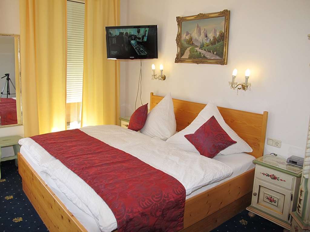 Hotel Garni Almenrausch Und Edelweiss Garmisch-Partenkirchen Habitación foto