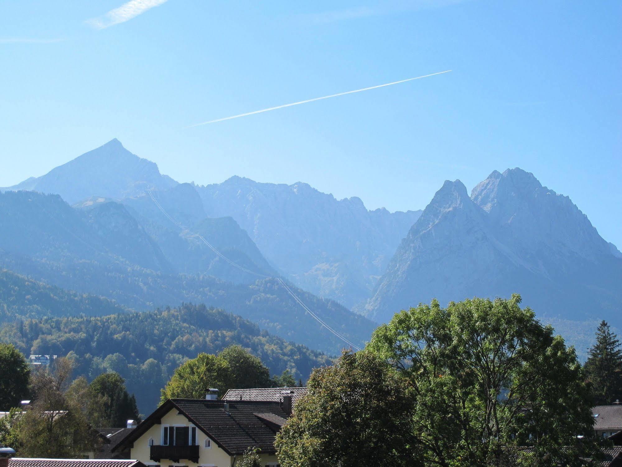 Hotel Garni Almenrausch Und Edelweiss Garmisch-Partenkirchen Exterior foto