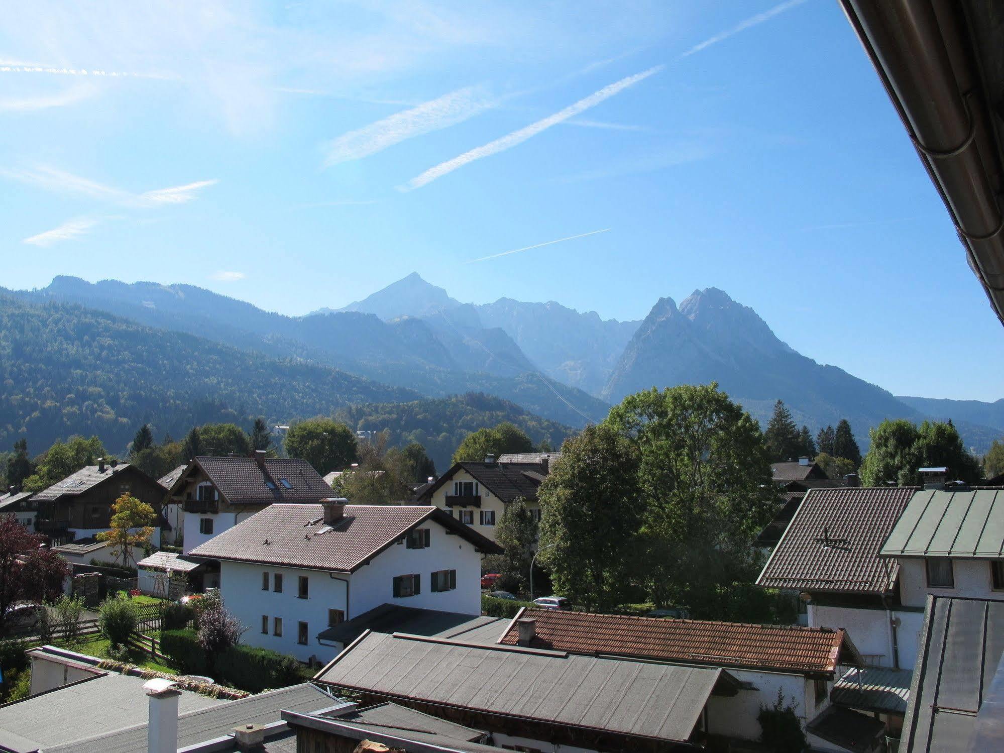 Hotel Garni Almenrausch Und Edelweiss Garmisch-Partenkirchen Exterior foto