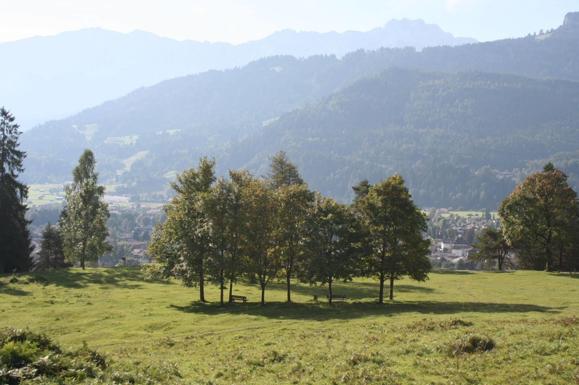 Hotel Garni Almenrausch Und Edelweiss Garmisch-Partenkirchen Exterior foto